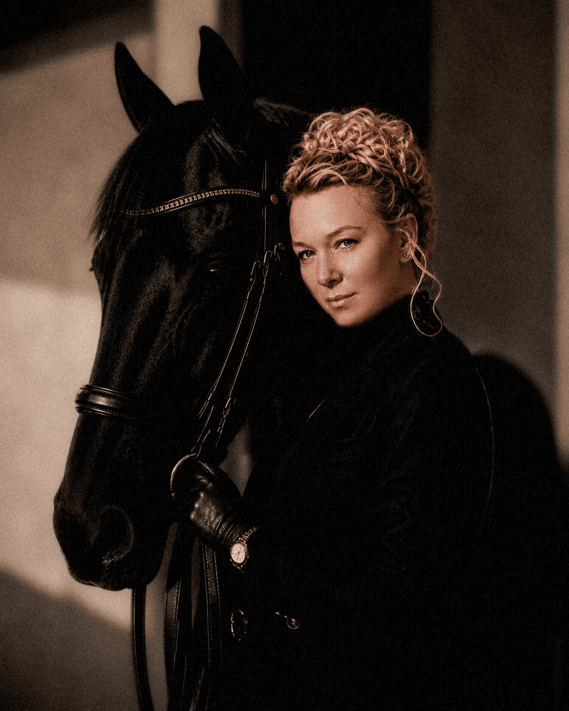 Anastasiya Nosova beside a black horse
